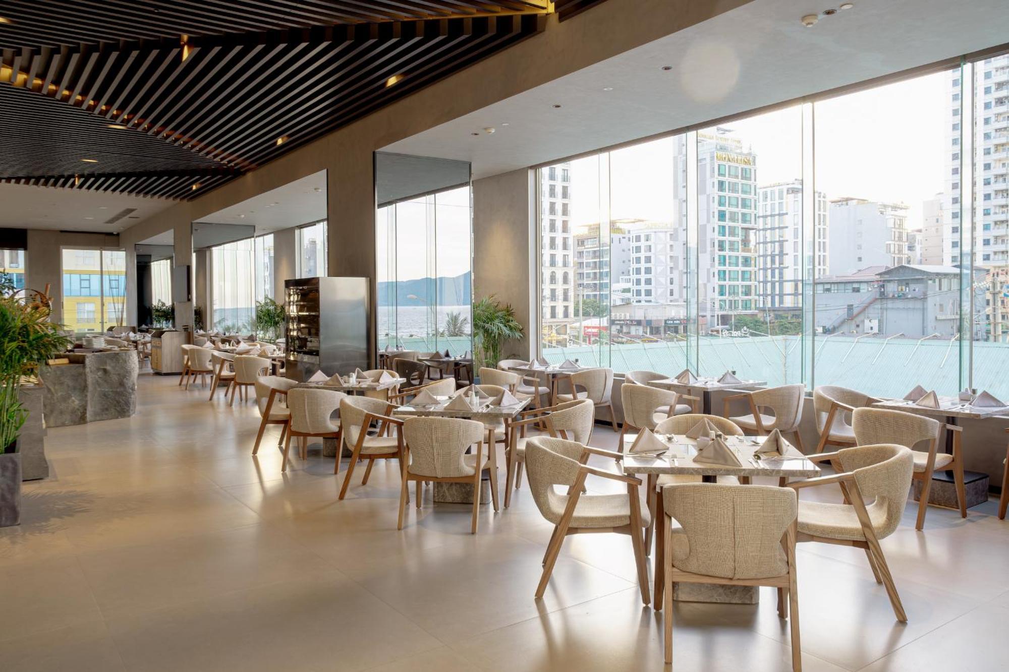 M Hotel Danang Exteriér fotografie The restaurant