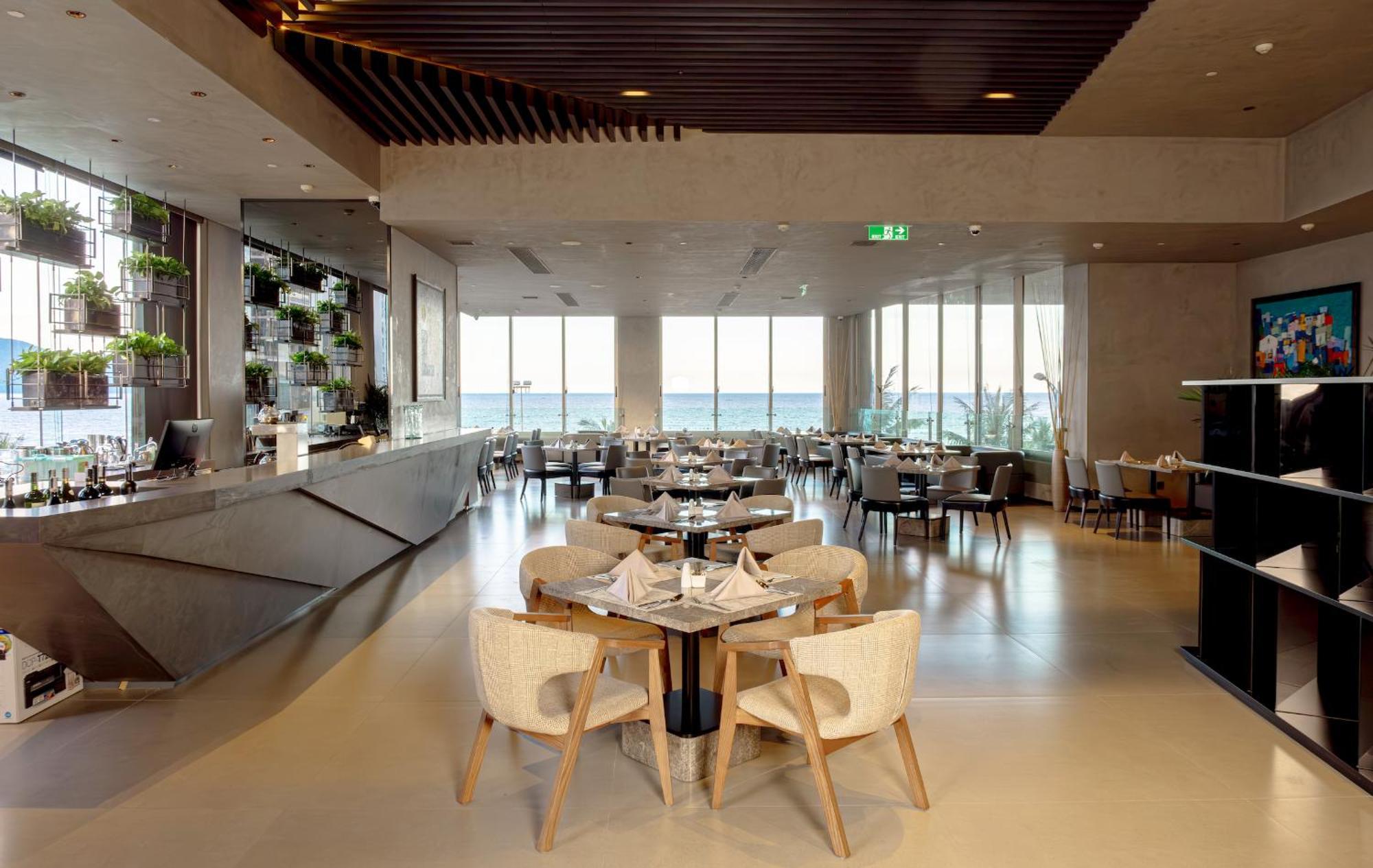 M Hotel Danang Exteriér fotografie The restaurant