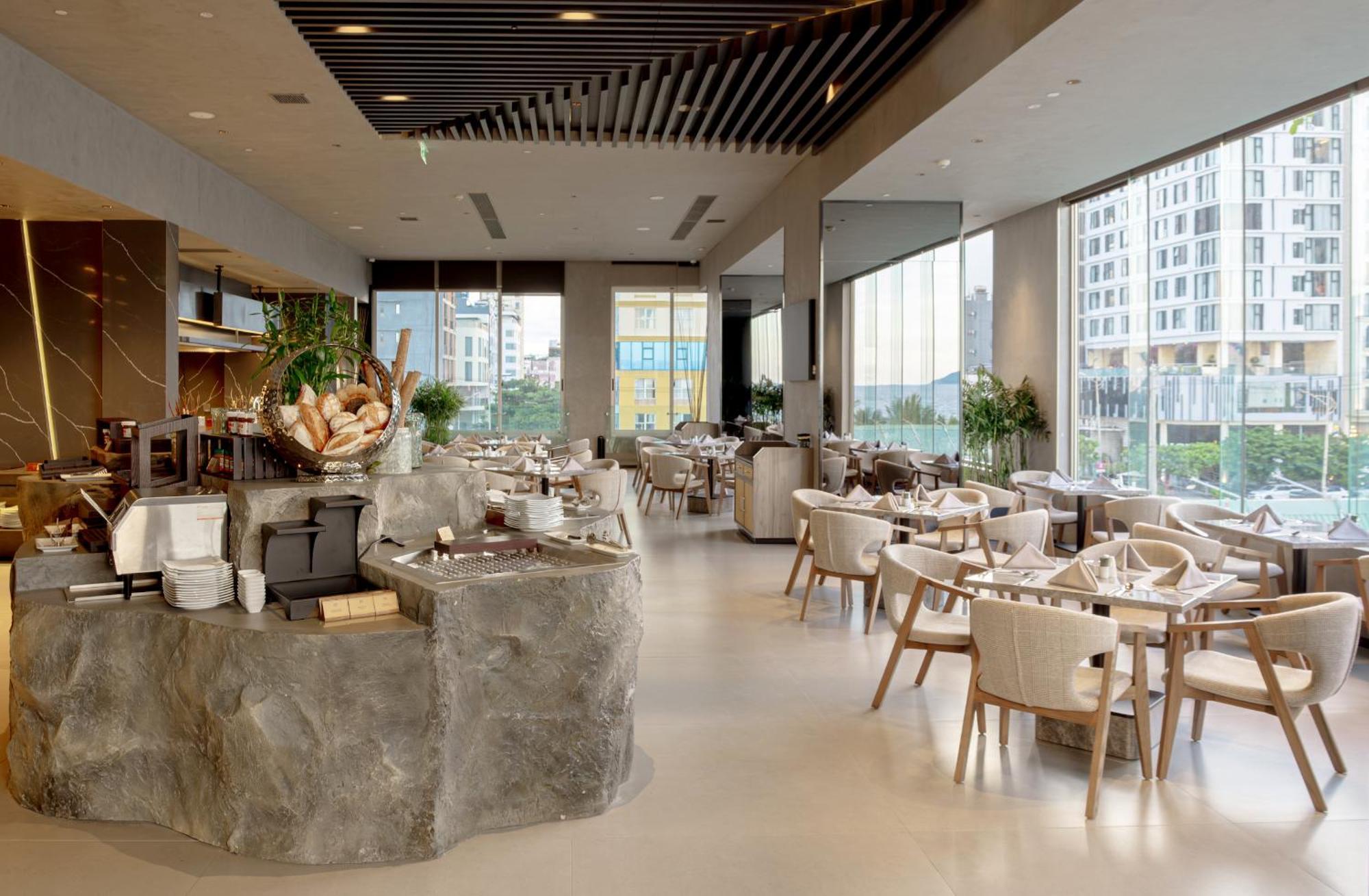 M Hotel Danang Exteriér fotografie The restaurant